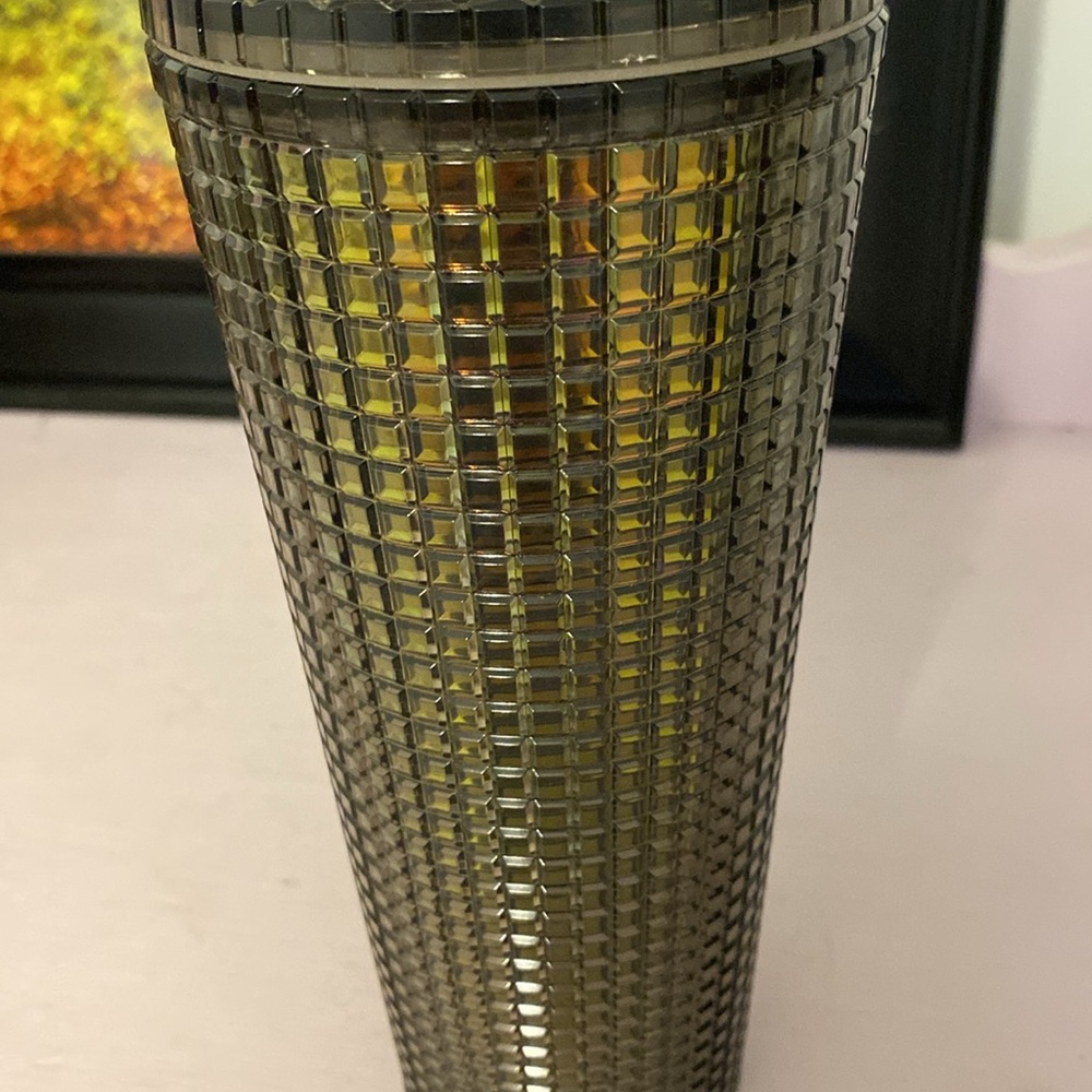 Hogwarts insulated tumbler, new with tags - Picture 2 of 6